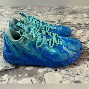 Puma Kids Teal and Blue Sneakers Size 4